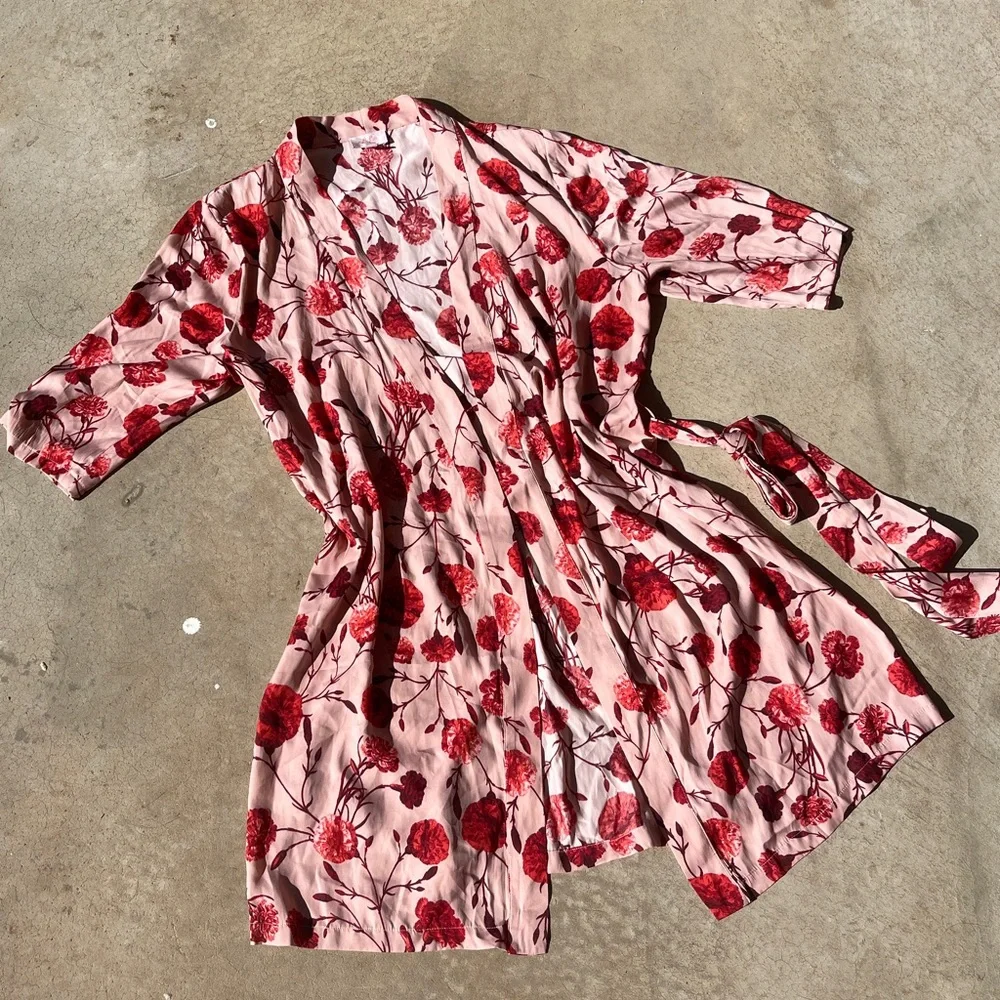 Leona Edmiston Womens Satin Floral Red Pink Robe Size L - Picture 1 of 3